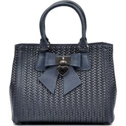 Skórzana torebka w kolorze niebieskim - (S)28 x (W)22 x (G)13,5 cm. Niebieskie torebki klasyczne damskie Black Friday Bags, w paski, ze skóry, przez ramię, bez dodatków. W wyprzedaży za 219,95 zł.