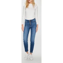 Guess Jeans - Jeansy. Szare rurki damskie Guess Jeans, z aplikacjami, z elastanu, z podwyższonym stanem. W wyprzedaży za 269,90 zł.