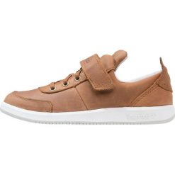 Timberland COURT SIDE OXFORD STRAP Tenisówki i Trampki trail saddleback. Pomarańczowe tenisówki męskie Timberland, ze skóry. Za 359,00 zł.