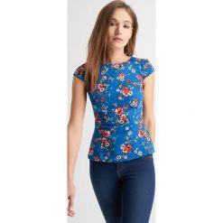 Bluzki damskie: Taliowana bluzka w kwiaty