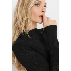Sweter z kwiatowym haftem. Czarne swetry rozpinane damskie Orsay, xs, z dzianiny. Za 99,99 zł.