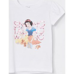 Bawełniany t-shirt z Królewną Śnieżką - Biały. Białe t-shirty damskie Reserved, bez wzorów, z bawełny, bez kołnierzyka. Za 29,99 zł.