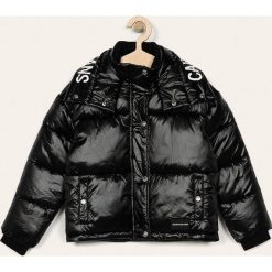 Calvin Klein Jeans - Kurtka dziecięca 128-176 cm. Czarne kurtki dziewczęce Calvin Klein Jeans, bez wzorów, z poliesteru, krótkie, bez kaptura. W wyprzedaży za 679,90 zł.