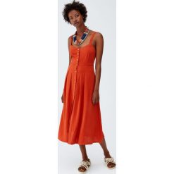 Gładka sukienka midi z guzikami. Szare sukienki damskie Pull&Bear, bez wzorów, bez kołnierzyka, bez rękawów, midi. Za 139,00 zł.