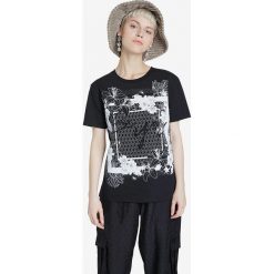 Desigual Arizona Koszulka Czarny Biały. Czarne koszulki damskie Desigual, xl, bez wzorów, z wiskozy, bez kołnierzyka, z krótkim rękawem. Za 274,95 zł.