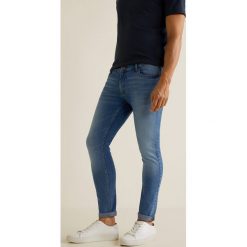 Mango Man - Jeansy Jude3. Niebieskie jeansy męskie regular Mango Man, z bawełny. Za 139,90 zł.