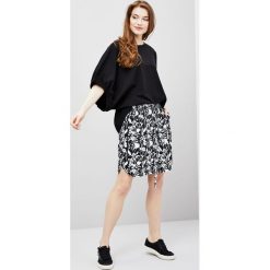 Spódnica mini z wiązaniem. Czarne spódniczki damskie Moodo, xs, mini. Za 19,99 zł.