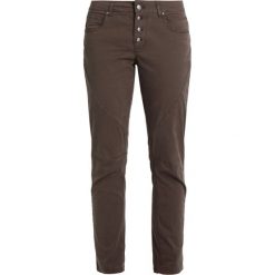Jeansy damskie: Soyaconcept FUNDA Jeansy Relaxed Fit black/olive