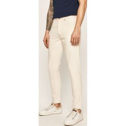 Pepe Jeans - Jeansy Callen Archive. Białe jeansy męskie Pepe Jeans, bez wzorów. W wyprzedaży za 269,90 zł.