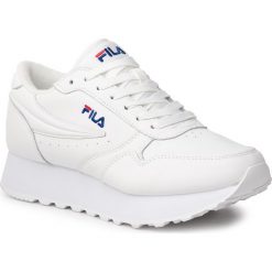 Sneakersy FILA - Orbit Zeppa L Wmn 1010311.1FG White. Białe półbuty damskie Fila, bez wzorów, ze skóry, bez obcasa, na obcasie, bez zapięcia. Za 389,00 zł.