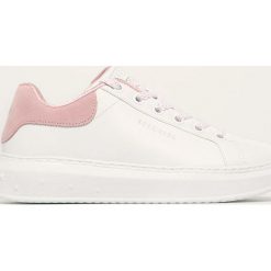 Skechers - Buty skórzane. Białe buty sportowe damskie Skechers, ze skóry. W wyprzedaży za 249,90 zł.
