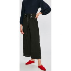 Answear - Spodnie Stripes Vibes. Niebieskie spodnie damskie ANSWEAR, s, bez wzorów, z poliesteru, casualowe. W wyprzedaży za 34,90 zł.