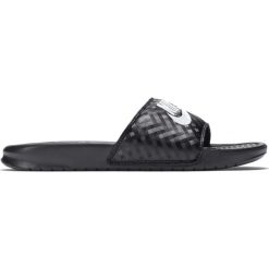 Klapki Nike Wmns Benassi JDI (343881-011). Czarne klapki damskie Nike, bez wzorów, z materiału, bez obcasa. Za 89,99 zł.