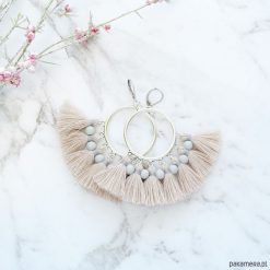 Kolczyki z chwostami Boho Big - Beige. Brązowe kolczyki damskie marki Pakamera. Za 129,00 zł.