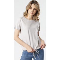 Szary T-shirt Malinore. Szare bluzki damskie Born2be, s, bez wzorów, bez kołnierzyka, bez rękawów. W wyprzedaży za 59,99 zł.