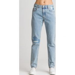 Niebieskie jeansy Neekhol. Niebieskie jeansy damskie Diesel, z nadrukiem, z jeansu. Za 326,00 zł.