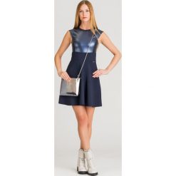 SUKIENKA ARMANI EXCHANGE. Niebieskie sukienki damskie xs, z aplikacjami, z okrągłym kołnierzem, mini, rozkloszowane. Za 344,50 zł.