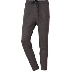 DRYKORN JEGER Spodnie treningowe anthracite. Szare spodnie dresowe męskie DRYKORN, z dresówki. Za 549,00 zł.