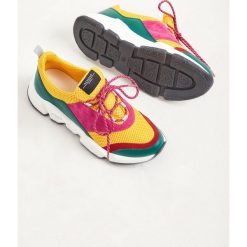 SNEAKERSY GERARDA WEEKEND MAX MARA. Buty sportowe damskie Weekend Max Mara, bez wzorów, sportowe. Za 1149,00 zł.