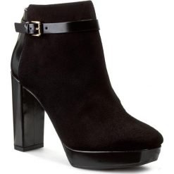 Botki TOMMY HILFIGER - Serena 1C FW56820101 Black 990. Czarne botki damskie na obcasie TOMMY HILFIGER, ze skóry. W wyprzedaży za 499,00 zł.