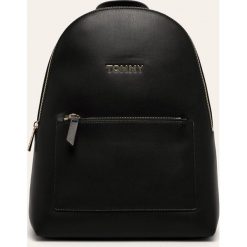 Tommy Hilfiger - Plecak skórzany. Czarne plecaki damskie TOMMY HILFIGER, bez wzorów, ze skóry. W wyprzedaży za 419,90 zł.