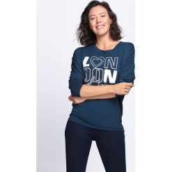 Ciemnoniebieska Bluzka Love For Fashion. Szare bluzki longsleeves marki Born2be, l, z nadrukiem, z okrągłym kołnierzem. Za 44,99 zł.