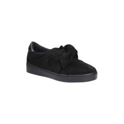 Buty Casu Czarne półbuty slip on z kokardą A-158. Czarne półbuty damskie marki Casu, bez wzorów, bez zapięcia. Za 49,99 zł.