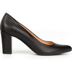 Czółenka w szpic - skóra naturalna - model 972/1 - kolor czarny. Czarne czółenka damskie Zapato, do pracy, bez wzorów, ze skóry, bez obcasa, na obcasie. Za 319,00 zł.