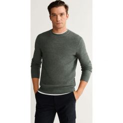 Mango Man - Sweter Third. Brązowe swetry męskie Mango Man, s, bez wzorów, z bawełny, z okrągłym kołnierzem, bez kaptura. Za 139,90 zł.