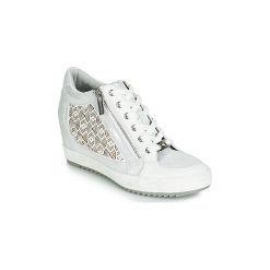 Buty Mam'Zelle LAMIER. Białe trampki i tenisówki damskie Mam'Zelle, bez wzorów, bez zapięcia. Za 384,30 zł.