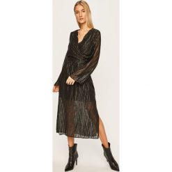 Armani Exchange - Sukienka. Czarne sukienki damskie Armani Exchange, na co dzień, bez wzorów, z poliesteru, eleganckie, bez kołnierzyka, z długim rękawem, długie, maxi, proste. Za 679,90 zł.