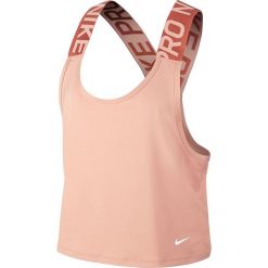 Top sportowy w kolorze jasnoróżowym. Różowe topy damskie Nike Women, xl, bez wzorów, ze skóry, z okrągłym kołnierzem. W wyprzedaży za 97,95 zł.