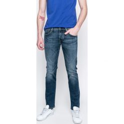 Pepe Jeans - Jeansy Cane. Niebieskie jeansy męskie Pepe Jeans, s, bez wzorów, z obniżonym stanem. W wyprzedaży za 169,90 zł.