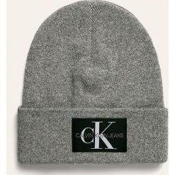 Calvin Klein Jeans - Czapka i szalik. Szare czapki męskie Calvin Klein Jeans, bez wzorów, z bawełny. W wyprzedaży za 219,90 zł.