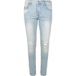 Guess Jeansy "Chris". Jeansy męskie Guess, z aplikacjami. Za 249,00 zł.