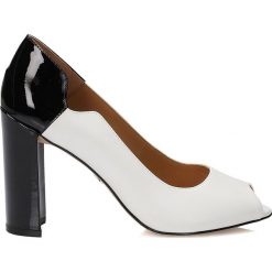 Czółenka: Czarno białe czółenka peep toe