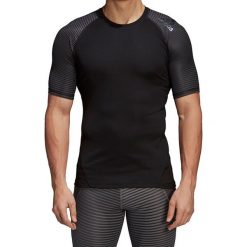 Koszulka termoaktywna męska ADIDAS TECHFIT ALPHASKIN GRAPHIC TEE / CF7243. Czarne koszulki męskie termoaktywne Adidas, m, bez wzorów, bez kołnierzyka, bez rękawów, techfit (adidas). Za 129,00 zł.