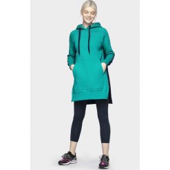 Bluza damska z rozcięciami po bokach BLD702 - morska zieleń. Żółte bluzy damskie s, bez wzorów, z dzianiny, bez rękawów, z kapturem. Za 169,99 zł.