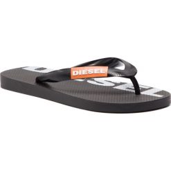 Japonki DIESEL - Sa-Briian W Y01942 P2294 H7222 Black/Orange Popsicl. Czarne klapki damskie Diesel, bez wzorów, z tworzywa sztucznego, bez obcasa. W wyprzedaży za 169,00 zł.