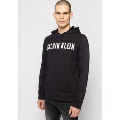 Bluza Calvin Klein Performance Logo 00GMS0W381. Czarne bluzy męskie Calvin Klein Performance, xl, bez wzorów, z bawełny, bez kołnierzyka, bez rękawów, bez kaptura. W wyprzedaży za 259,00 zł.