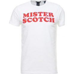 T-shirty męskie z nadrukiem: Scotch & Soda CREWNECK TEE WITH LOGO CHEST ARTWORKS Tshirt z nadrukiem denim white