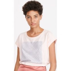 T-shirt z nadrukiem - Różowy. Różowe t-shirty damskie Reserved, xl, z nadrukiem, bez kołnierzyka. Za 24,99 zł.