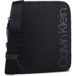 Saszetka CALVIN KLEIN - Trail Mini Flat Crossover K50K504598 001. Czarne torby męskie skórzane Calvin Klein, bez wzorów, z materiału, młodzieżowe. W wyprzedaży za 189,00 zł.