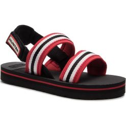 Sandały HUNTER - Original Beach Sandal WFD4025WEB Red/White/Black. Czerwone klapki damskie Hunter, bez wzorów, z tworzywa sztucznego, bez obcasa. W wyprzedaży za 209,00 zł.