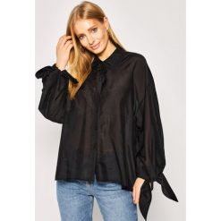 Koszula Guess Marisa W0GH0H WCVF0. Białe bluzki damskie Guess, l, z aplikacjami, z jedwabiu, bez kołnierzyka, bez rękawów. W wyprzedaży za 279,00 zł.
