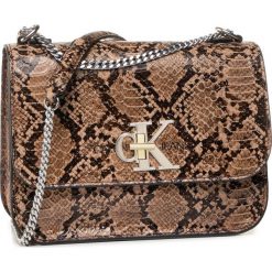 Torebka CALVIN KLEIN JEANS - Medium Flap W/Chain Python K60K606896 0HQ. Pomarańczowe torebki klasyczne damskie Calvin Klein Jeans, bez wzorów, z jeansu, wizytowe, bez dodatków. Za 699,00 zł.