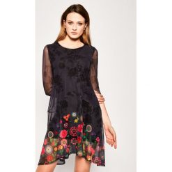 Sukienka codzienna Desigual Okonor 20SWVKA2. Niebieskie sukienki damskie Desigual, na co dzień, m, bez wzorów, z elastanu, bez kołnierzyka, bez rękawów, proste. W wyprzedaży za 259,00 zł.
