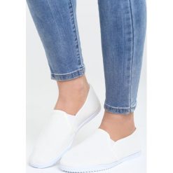 Białe Slip On Yummy Dessert. Białe trampki damskie slip on Born2be, z materiału. Za 49,99 zł.