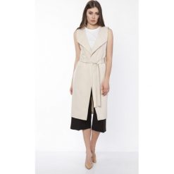Kamizelka damska elegancka beżowa - 36. Brązowe kamizelki damskie e-margeritka.pl, s, bez wzorów, z poliesteru, eleganckie, z długim rękawem, długie, bez kaptura. Za 139,99 zł.