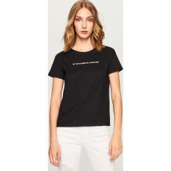 T-shirt z nadrukiem - Czarny. Czarne t-shirty damskie Reserved, l, z nadrukiem. Za 19,99 zł.